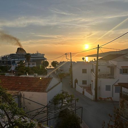 George Apartments Livadia  Екстер'єр фото