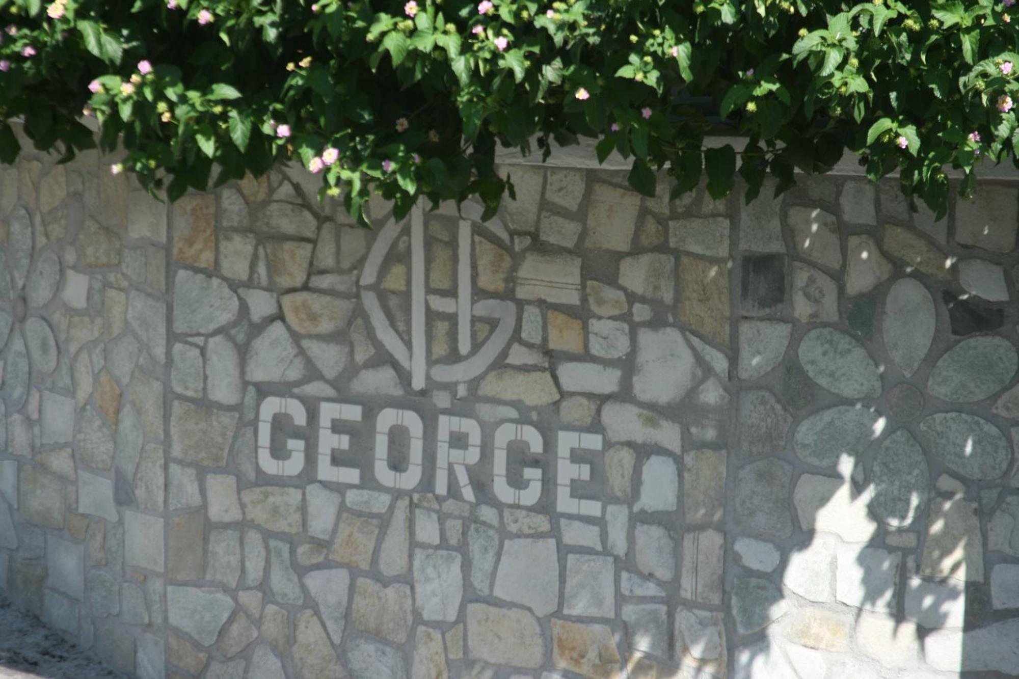 George Apartments Livadia  Екстер'єр фото