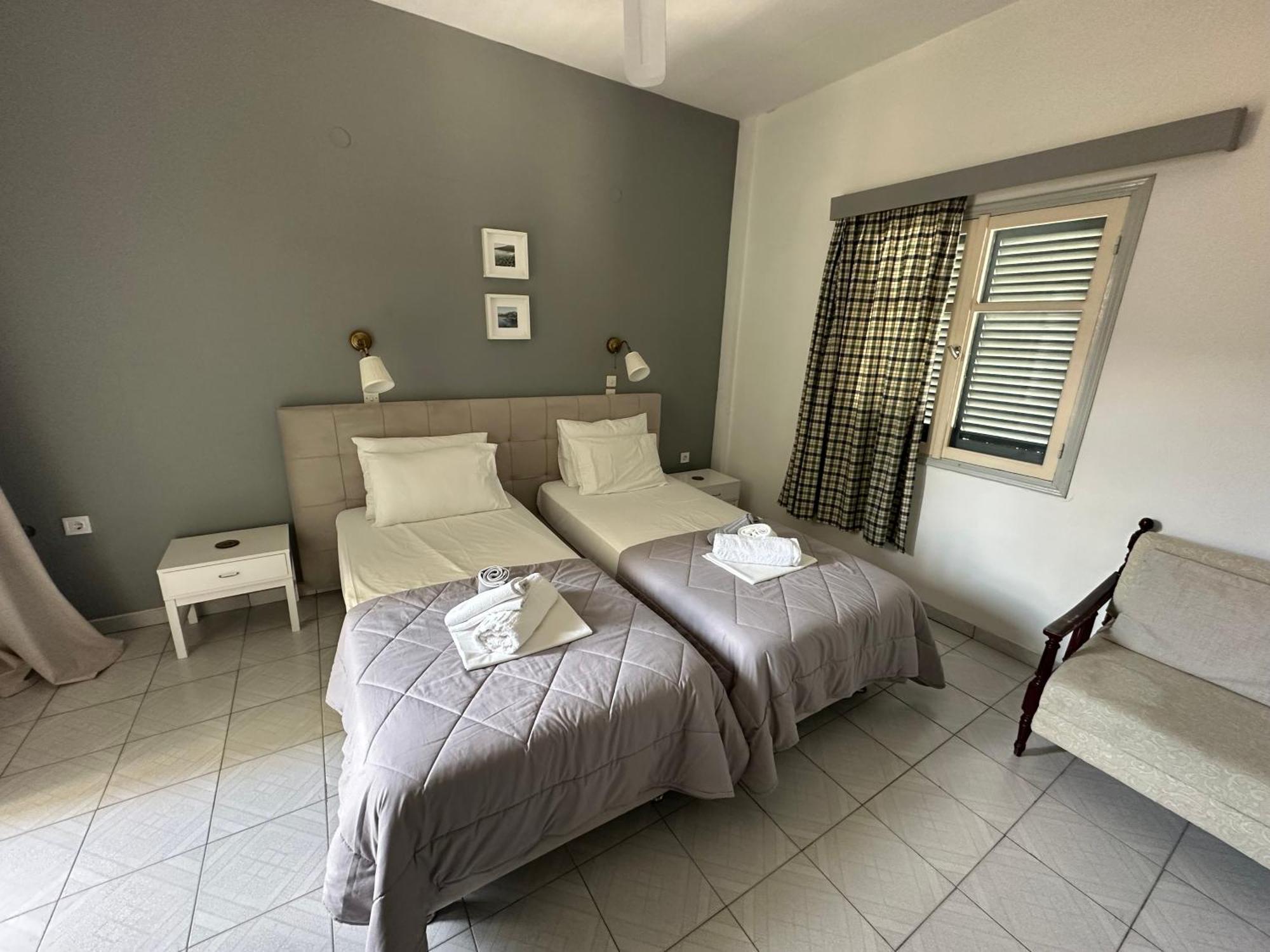 George Apartments Livadia  Екстер'єр фото