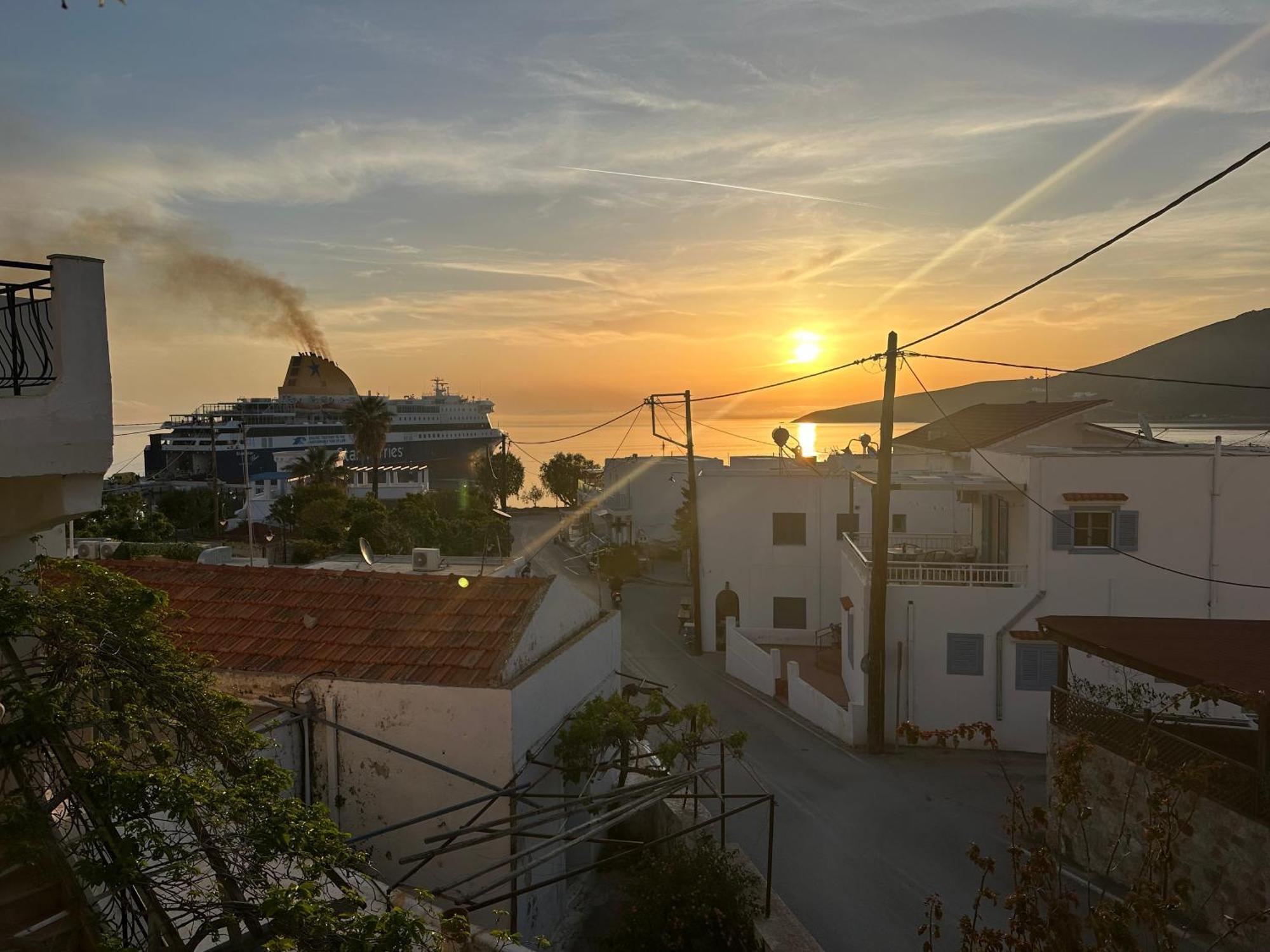 George Apartments Livadia  Екстер'єр фото