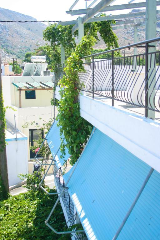 George Apartments Livadia  Екстер'єр фото