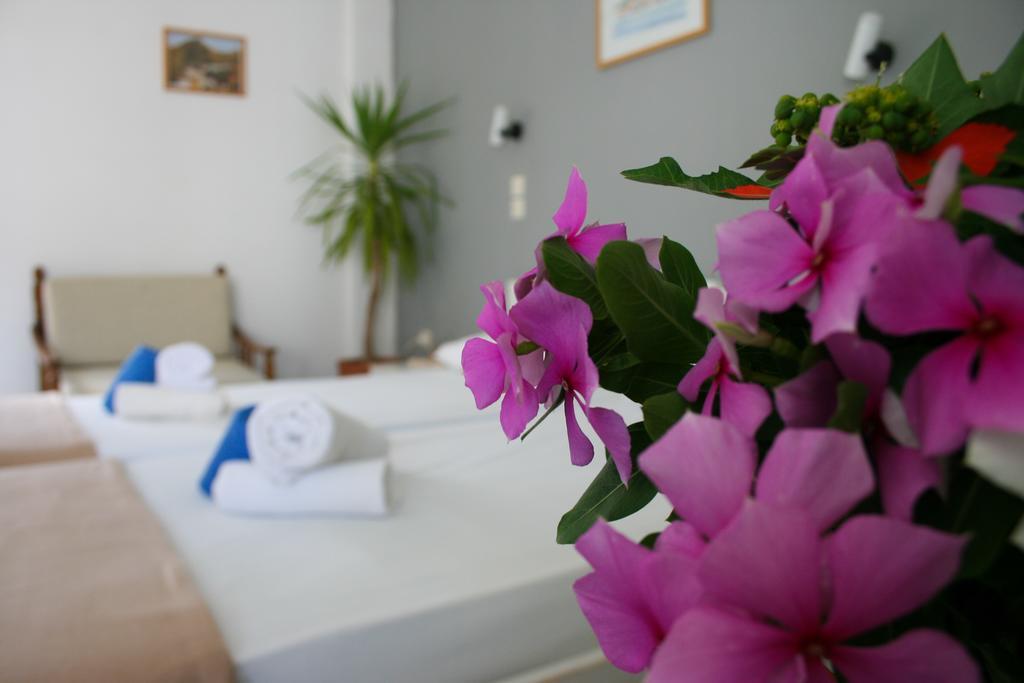 George Apartments Livadia  Екстер'єр фото